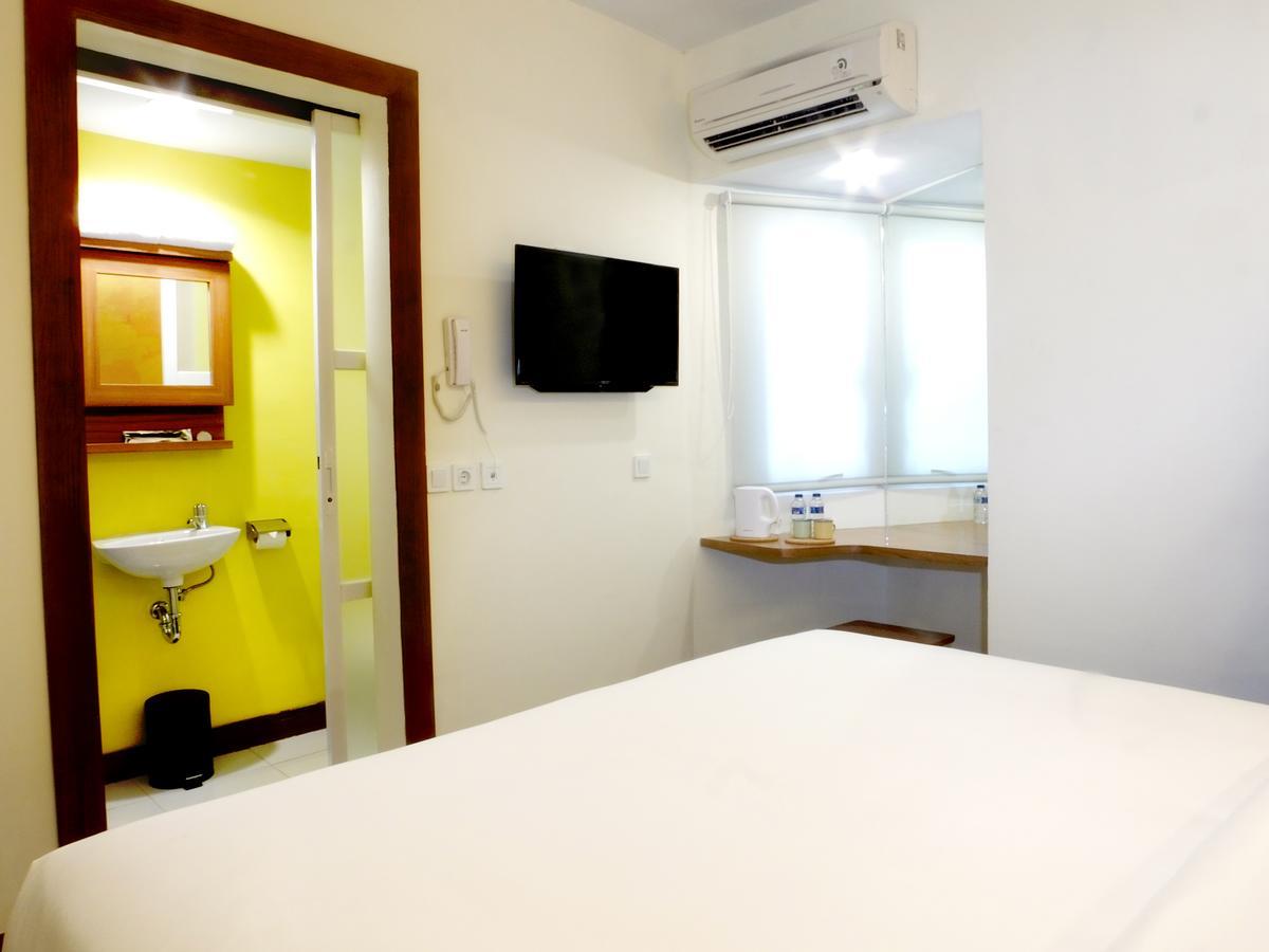 Nunia Inn Bandara Jakarta Тангеранг Екстериор снимка