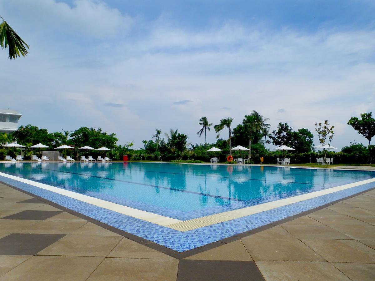 Nunia Inn Bandara Jakarta Тангеранг Екстериор снимка